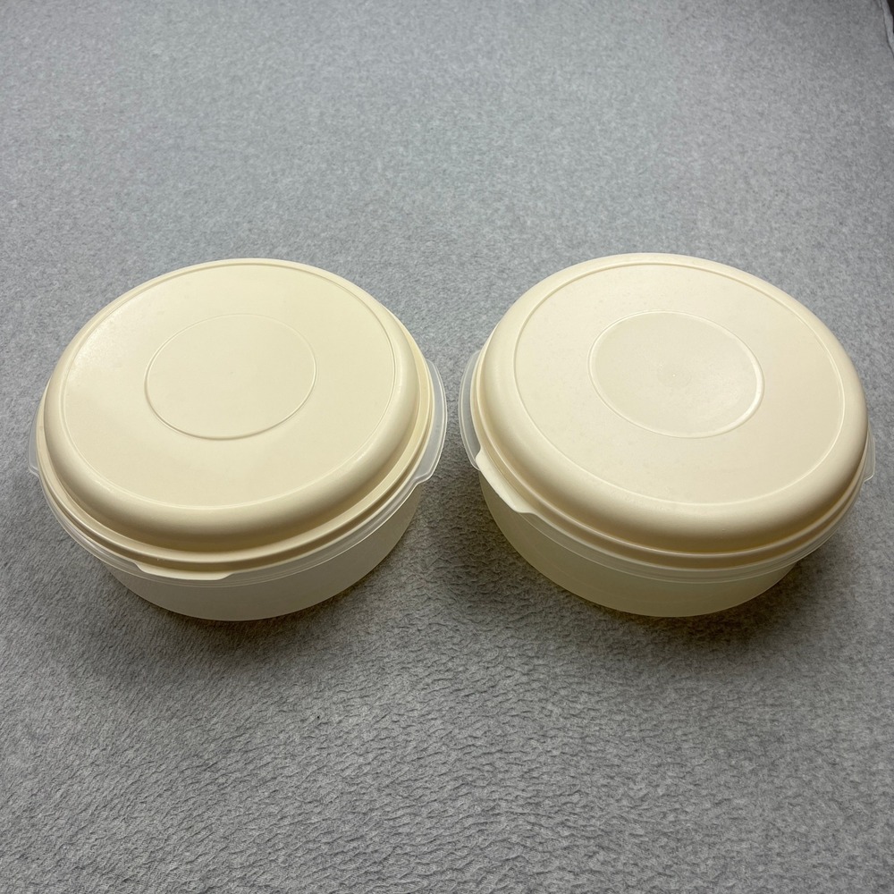 TWO Rubbermaid Servin Saver #5 Food Storage Containers 22 Cup Almond Round Set